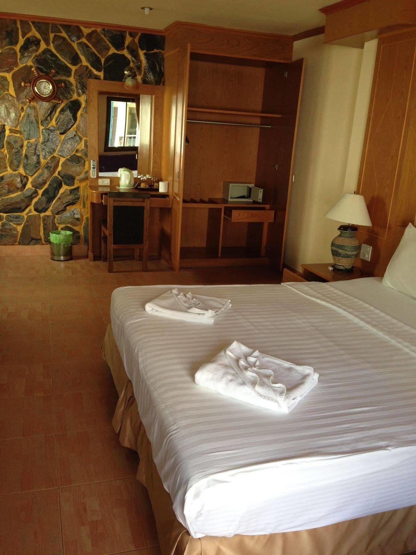 Отель The House Patong Экстерьер фото