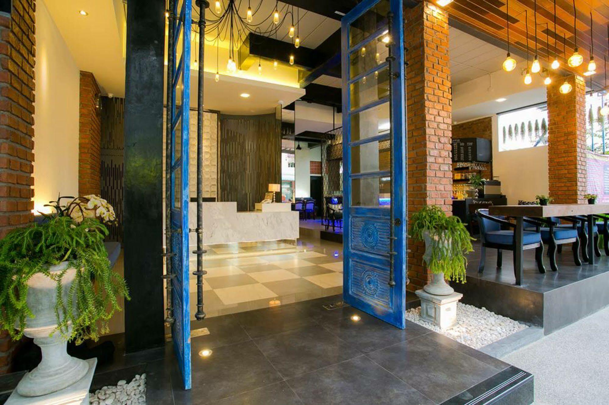 Отель The House Patong Экстерьер фото